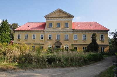 Property For Sale Or Rent: Palace with the flocks of white deer in the hearth of Europe